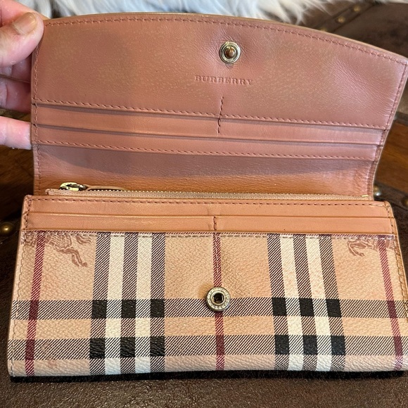 BURBERRY Long Wallet - Picture 8 of 17